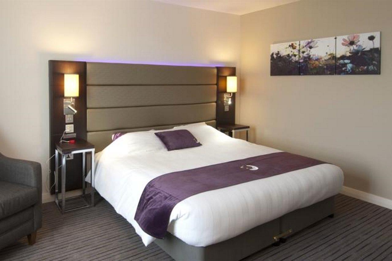 Premier Inn London Gatwick Airport East Crawley  Exteriör bild