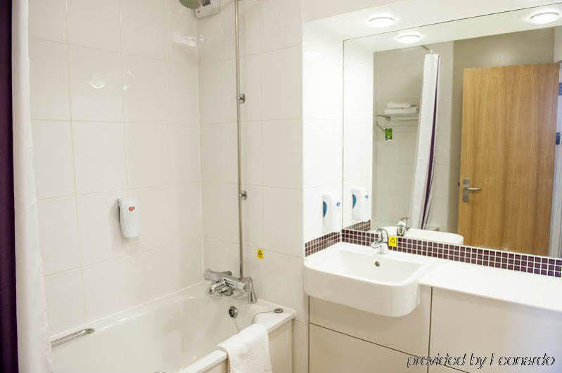 Premier Inn London Gatwick Airport East Crawley  Exteriör bild