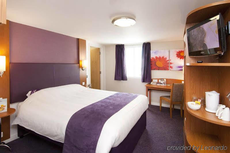 Premier Inn London Gatwick Airport East Crawley  Exteriör bild