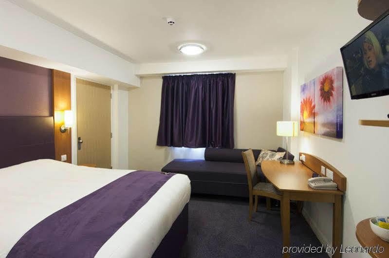 Premier Inn London Gatwick Airport East Crawley  Exteriör bild